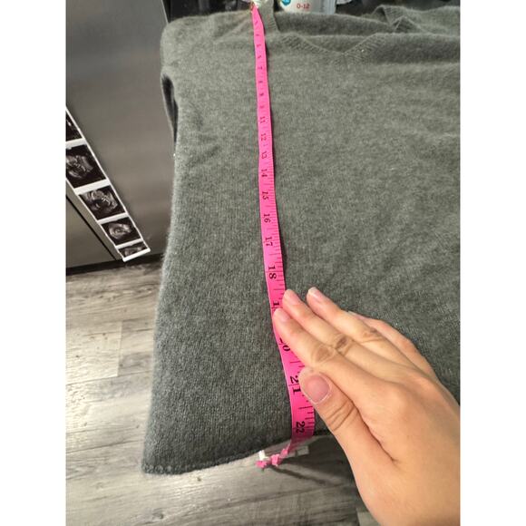 ATM Womens Cashmere V-Neck Pullover Sweater Size Small euc - Picture 4 of 8